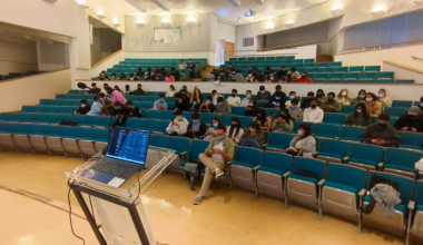 Estudiantes de primer año de Ingeniería UAI aprenden de programación con actividades prácticas