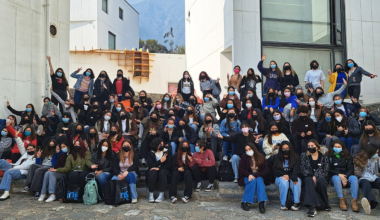 Más de cien niñas y adolescentes participan del programa Mujeres en STEM UAI